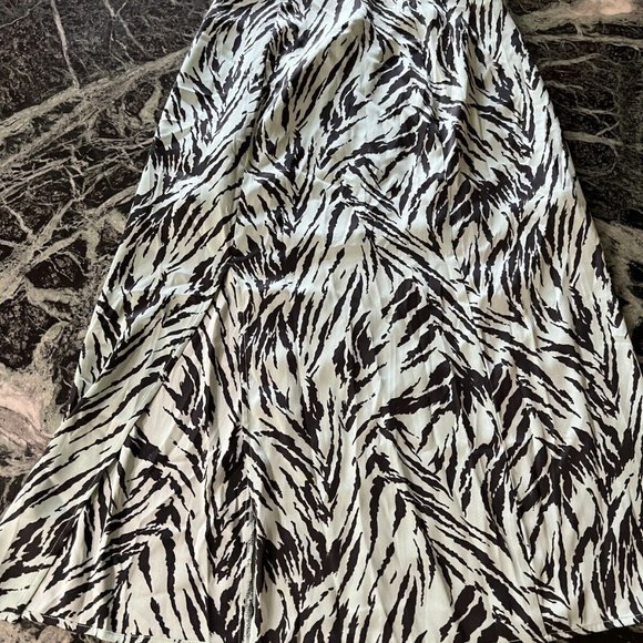 NWT WOMEN'S WAYF Altamont Tiger Print A-Line Midi Skirt SIZE S $89 - Picture 3 of 8